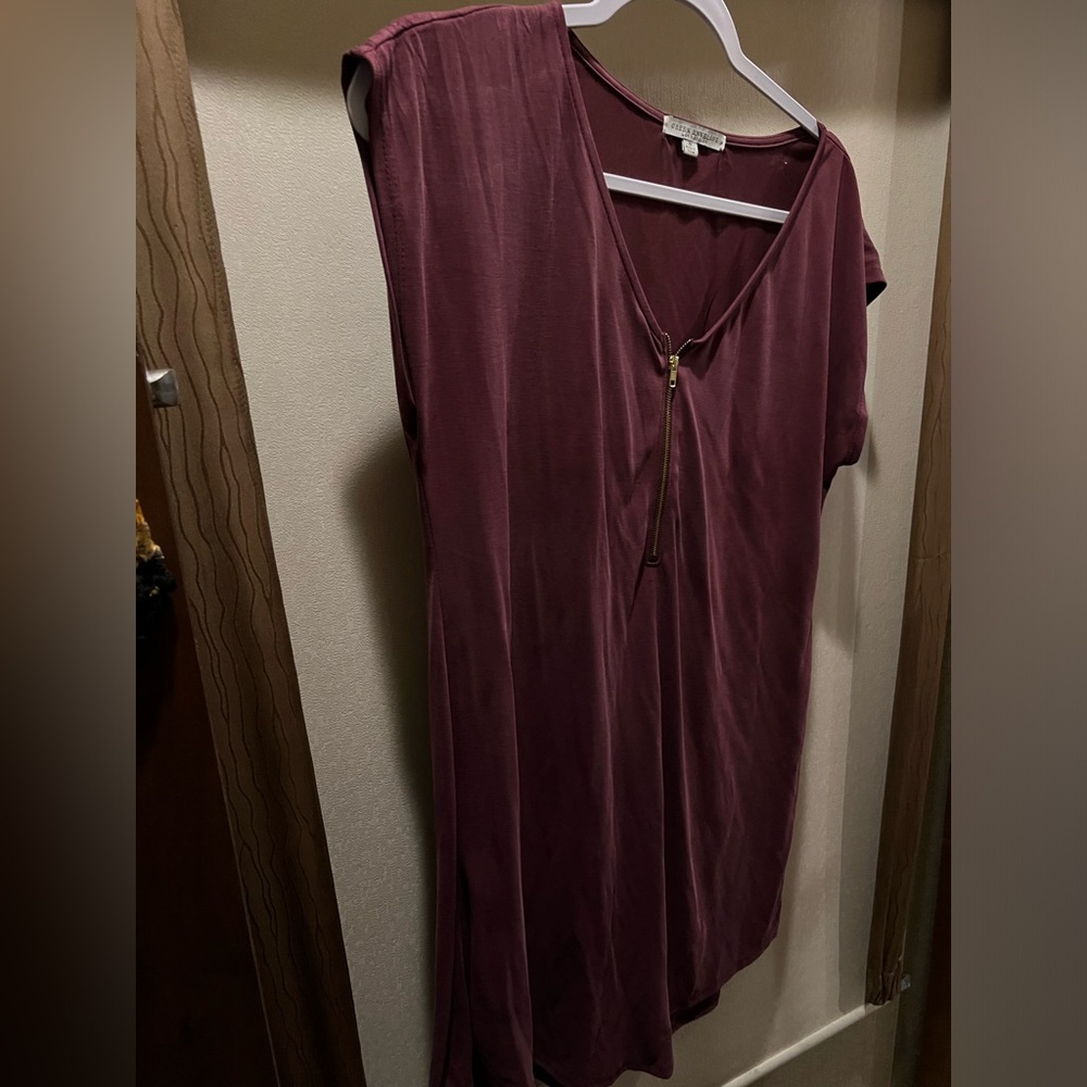 Medium dress with gold zipper